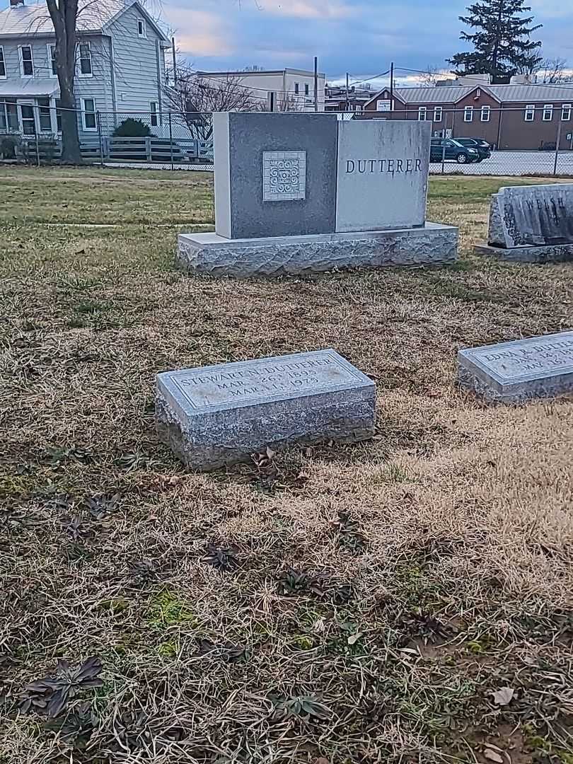 Stewart N. Dutterer's grave. Photo 3