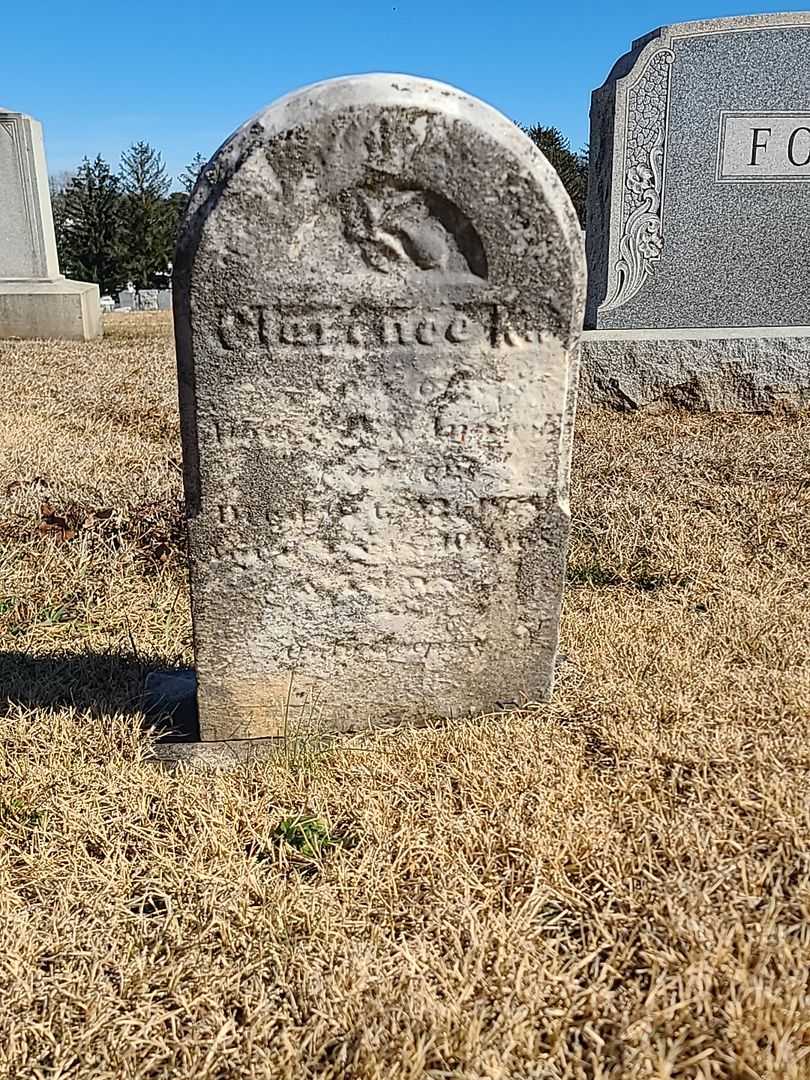 Guy L. Fowler's grave. Photo 1