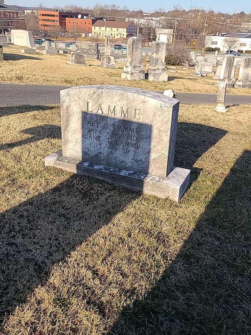 Ary J. Lamme's grave. Photo 1