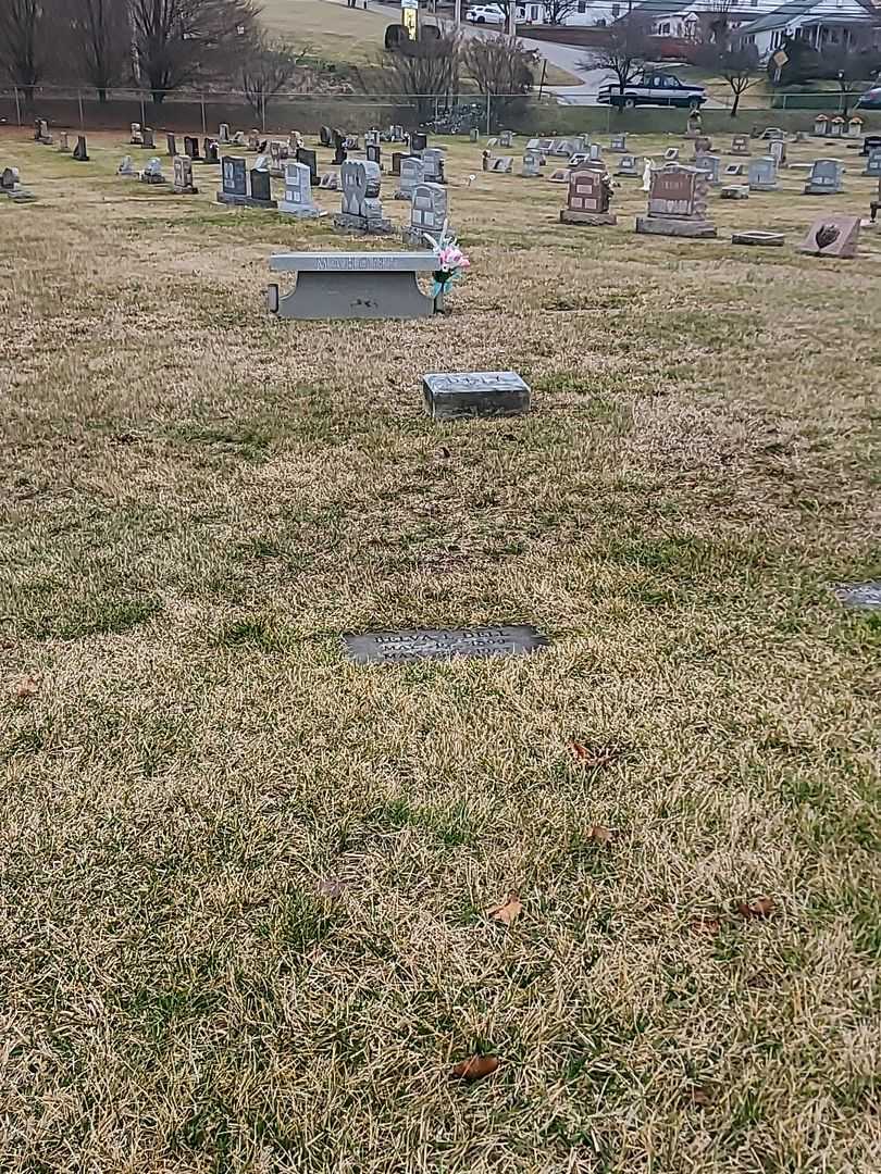 Belva I. Dell's grave. Photo 2