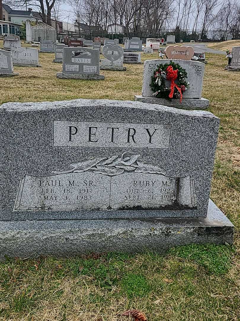 Paul M. Petry Senior's grave. Photo 1