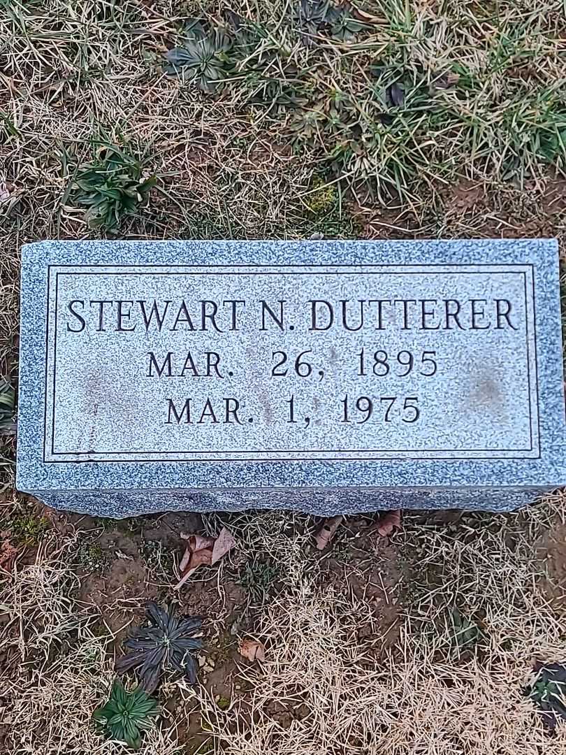 Stewart N. Dutterer's grave. Photo 4