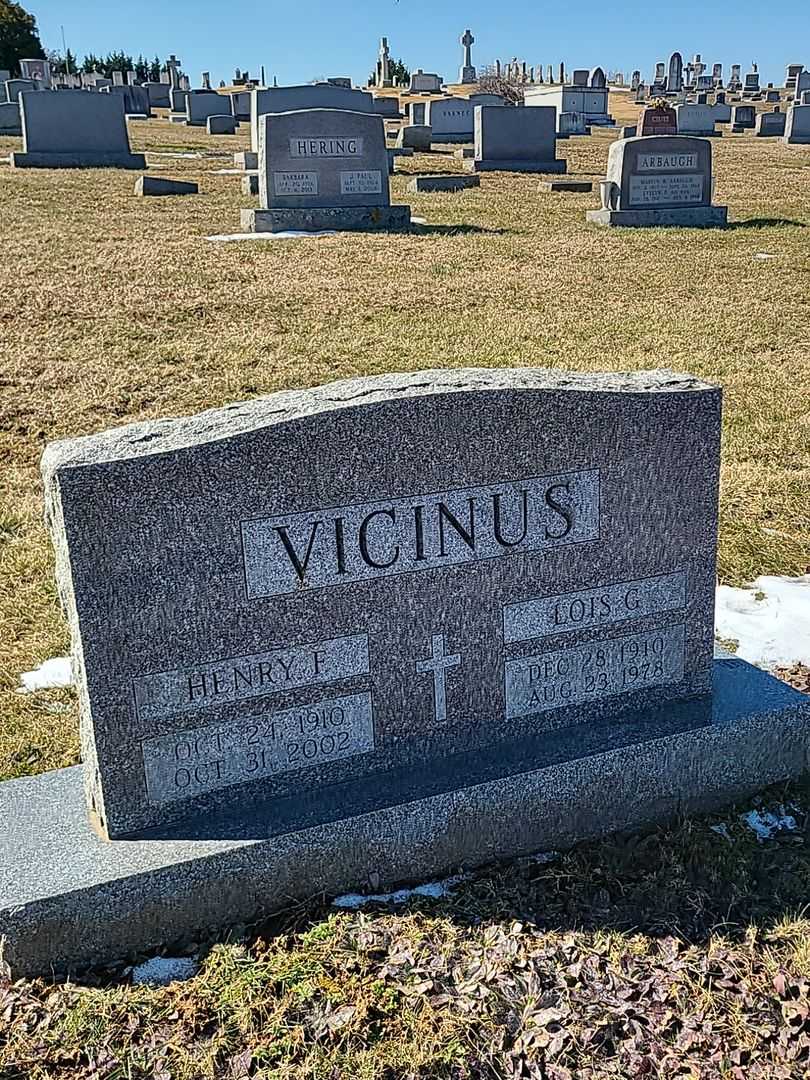 Lois G. Vicinus's grave. Photo 3