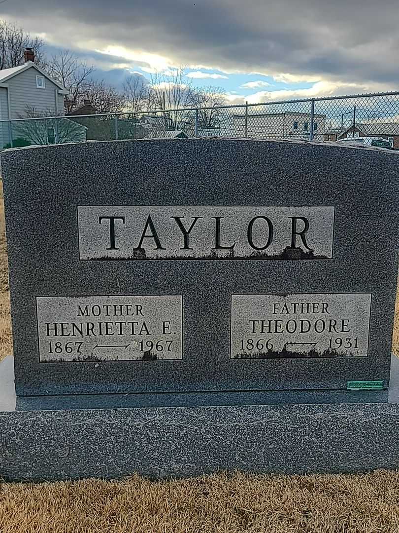 Theodore Taylor's grave. Photo 1