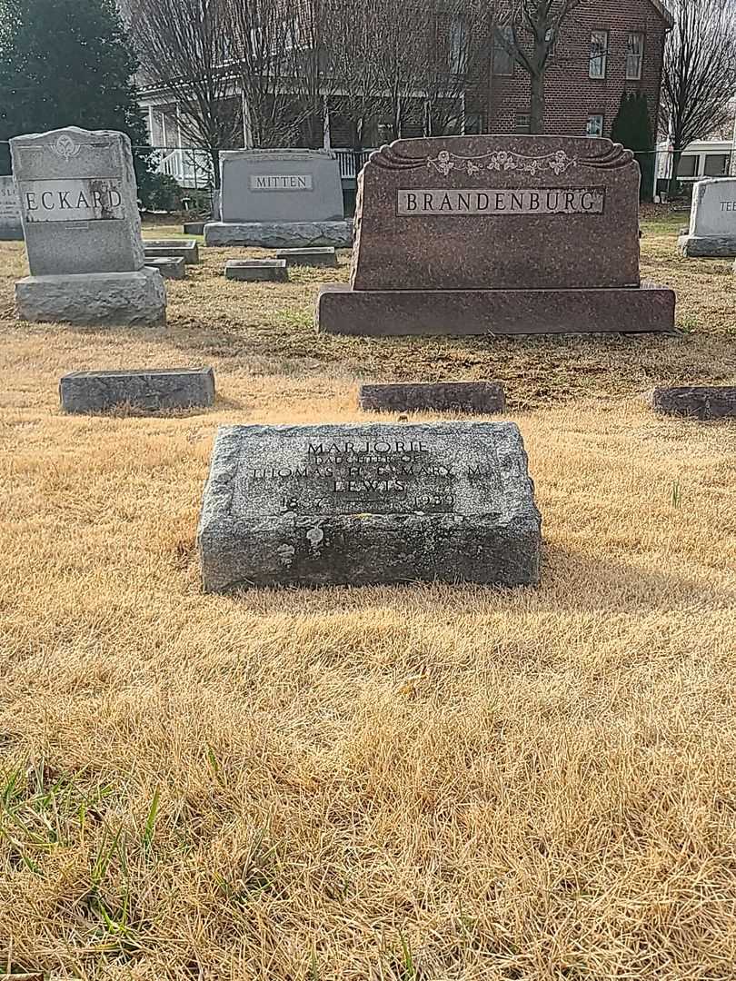 Marjorie Lewis's grave. Photo 2