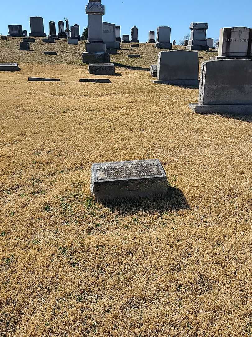 Dorothy L. Gunther's grave. Photo 2