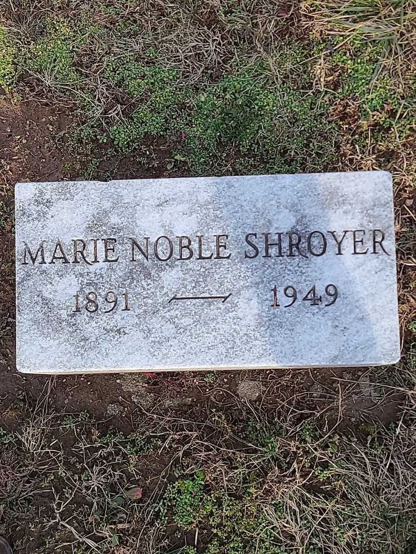 Montgomery J. Shroyer's grave. Photo 4