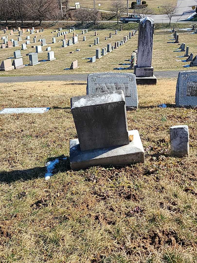 Laurie Shugh's grave. Photo 2