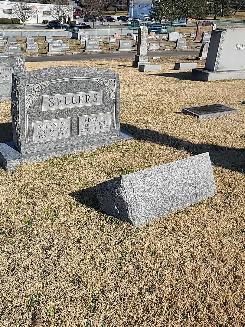 Margaret E. Richter's grave. Photo 2