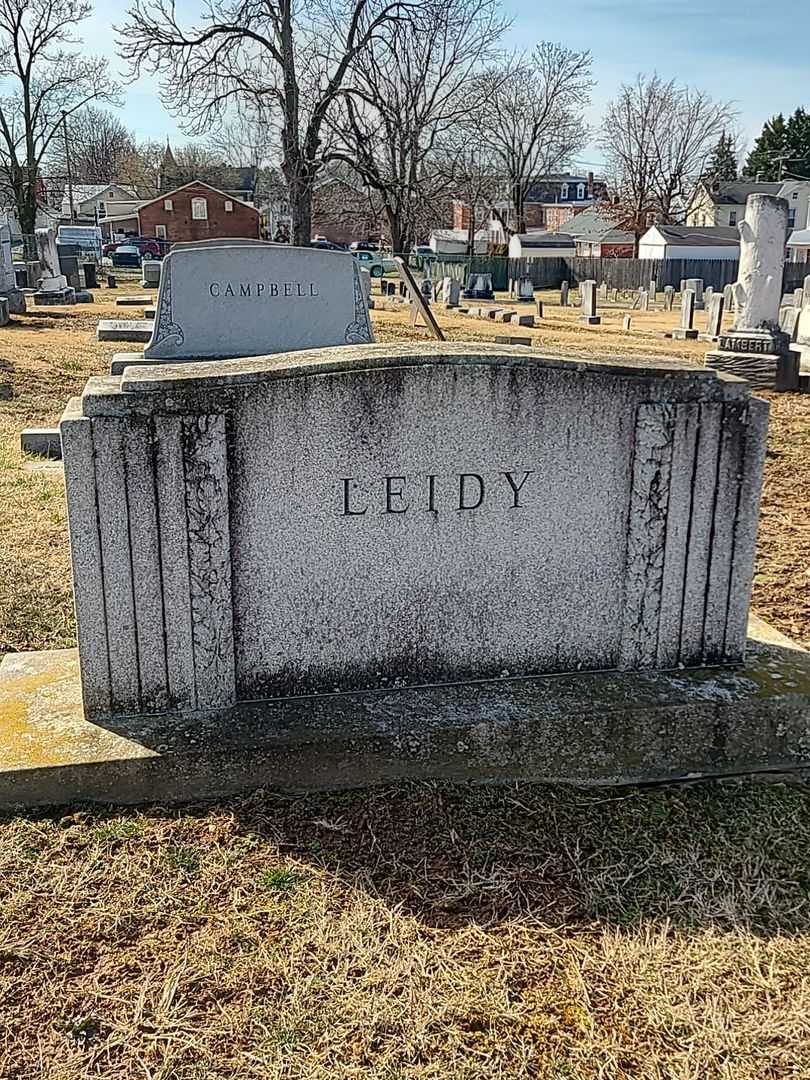 Edith Leidy Marshall's grave. Photo 1
