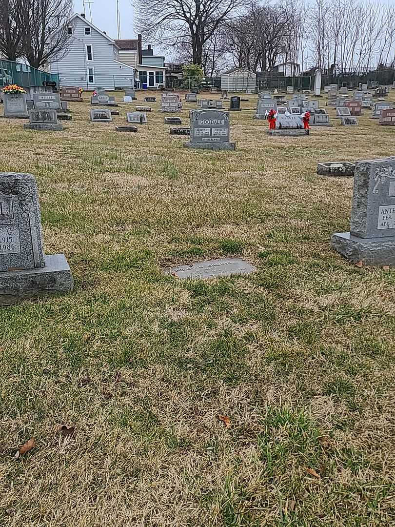 Percy W. Crouse's grave. Photo 2