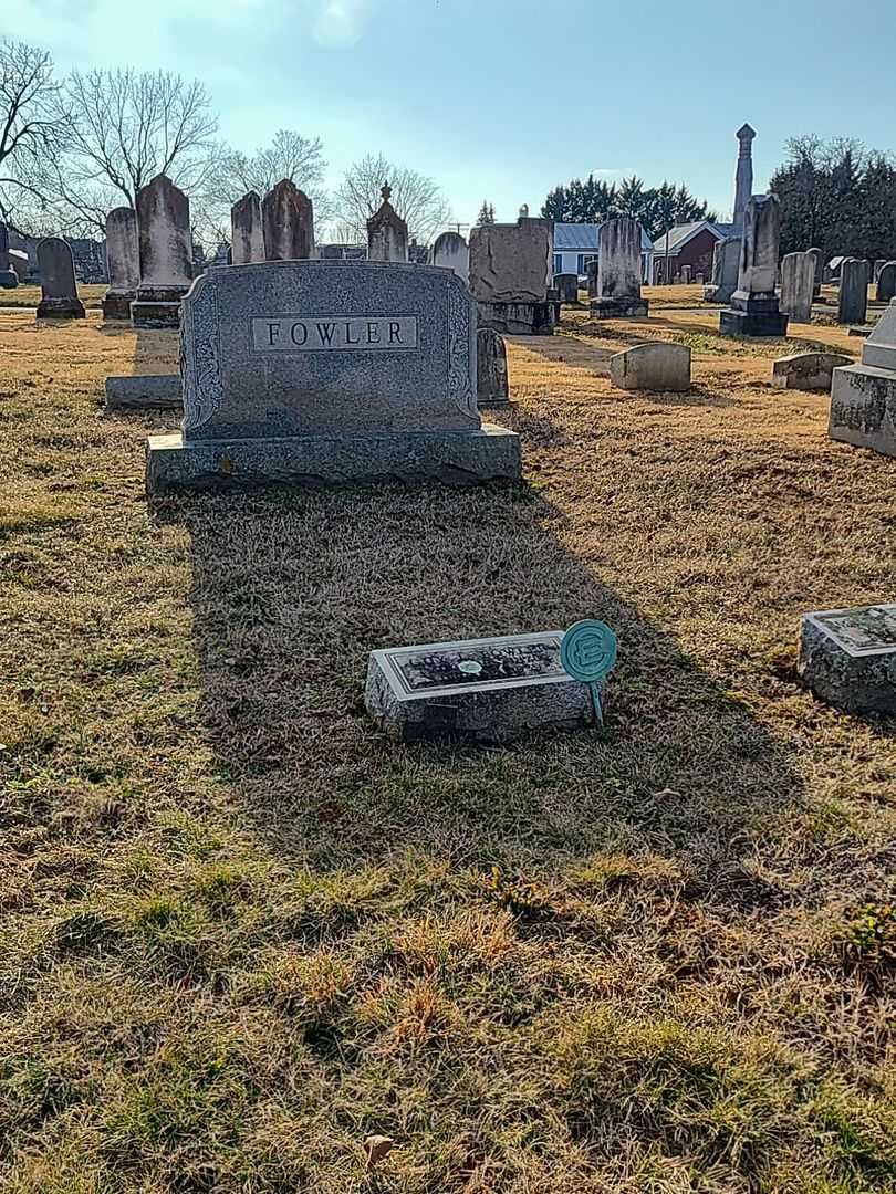 Guy L. Fowler's grave. Photo 2