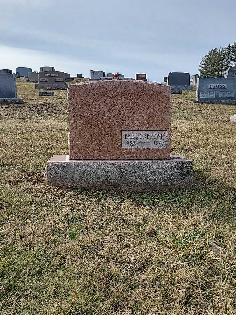 Helen B. Newman's grave. Photo 2