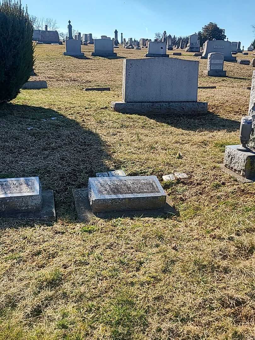 Francoise M. Jones's grave. Photo 2