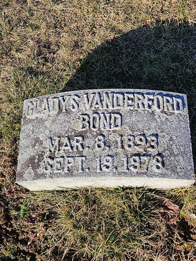 Gladys Vanderford Bond's grave. Photo 3