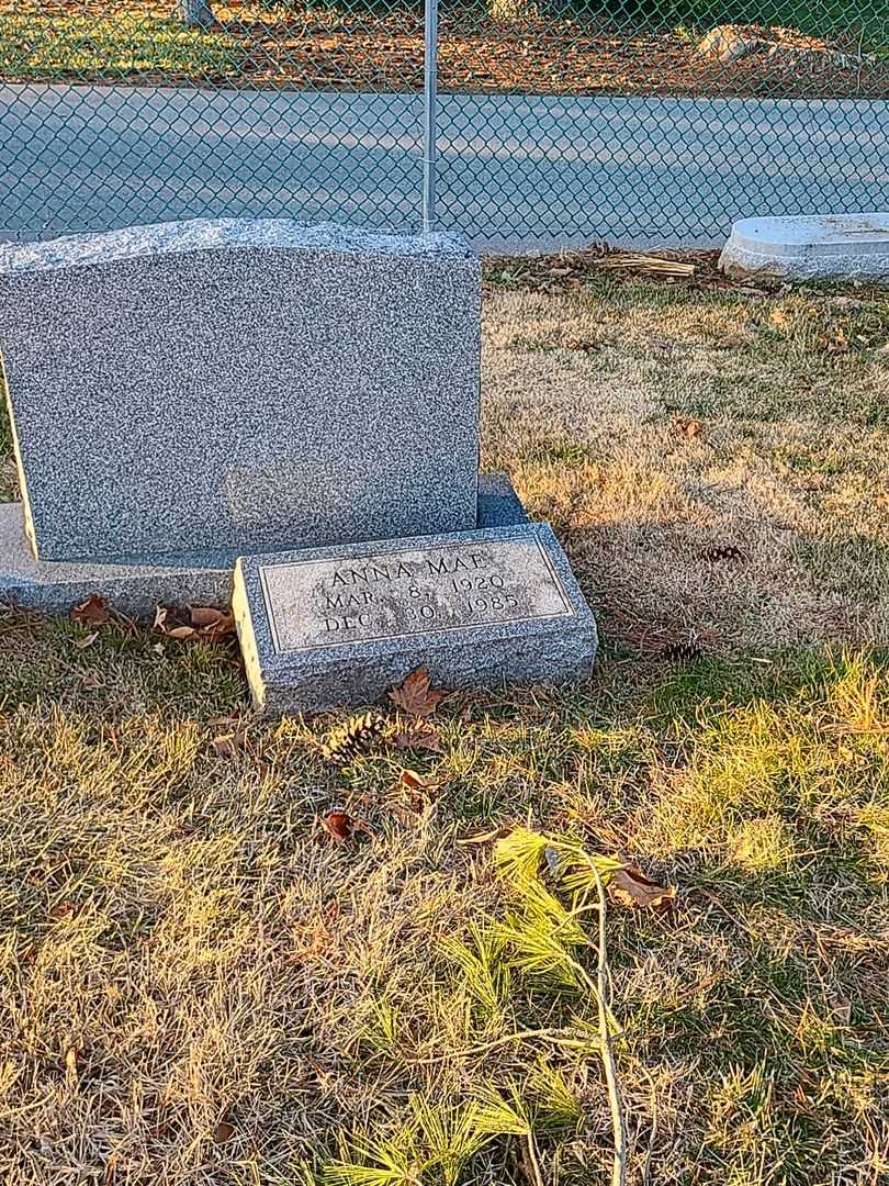 Anna Mae Haines's grave. Photo 2