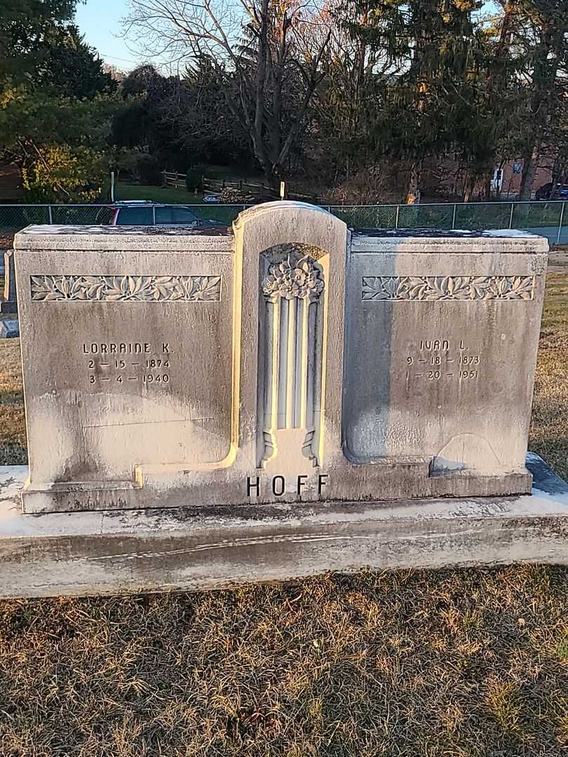 Lorraine K. Hoff's grave. Photo 3