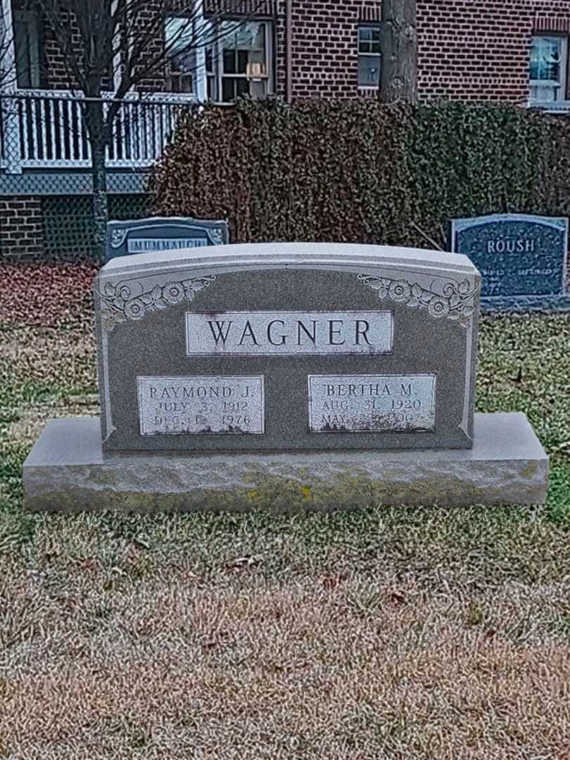 Bertha M. Wagner's grave. Photo 3