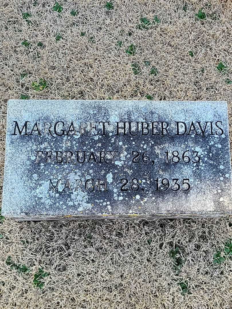 Margaret Huber Davis's grave. Photo 3