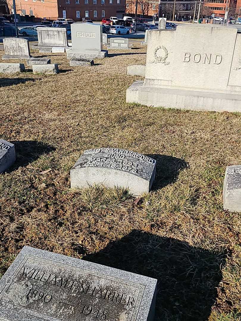 Gladys Vanderford Bond's grave. Photo 2