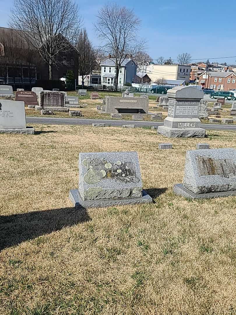 James L. Utz's grave. Photo 2