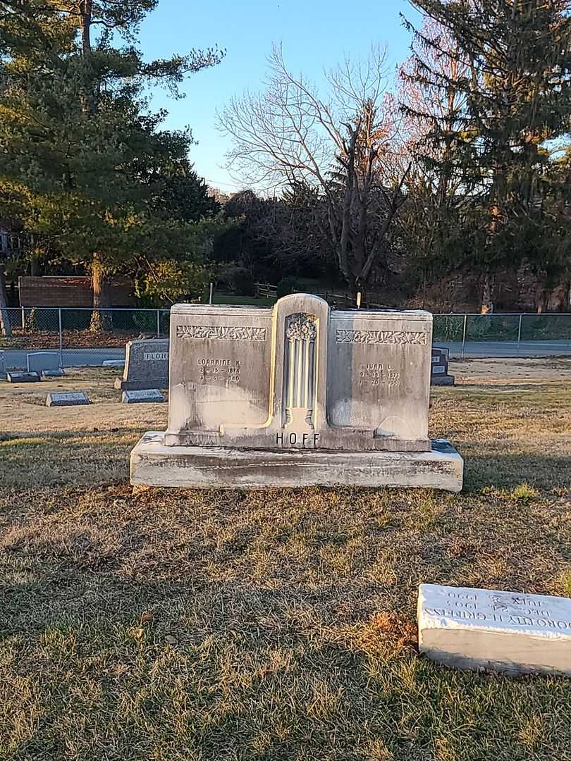 Lorraine K. Hoff's grave. Photo 2