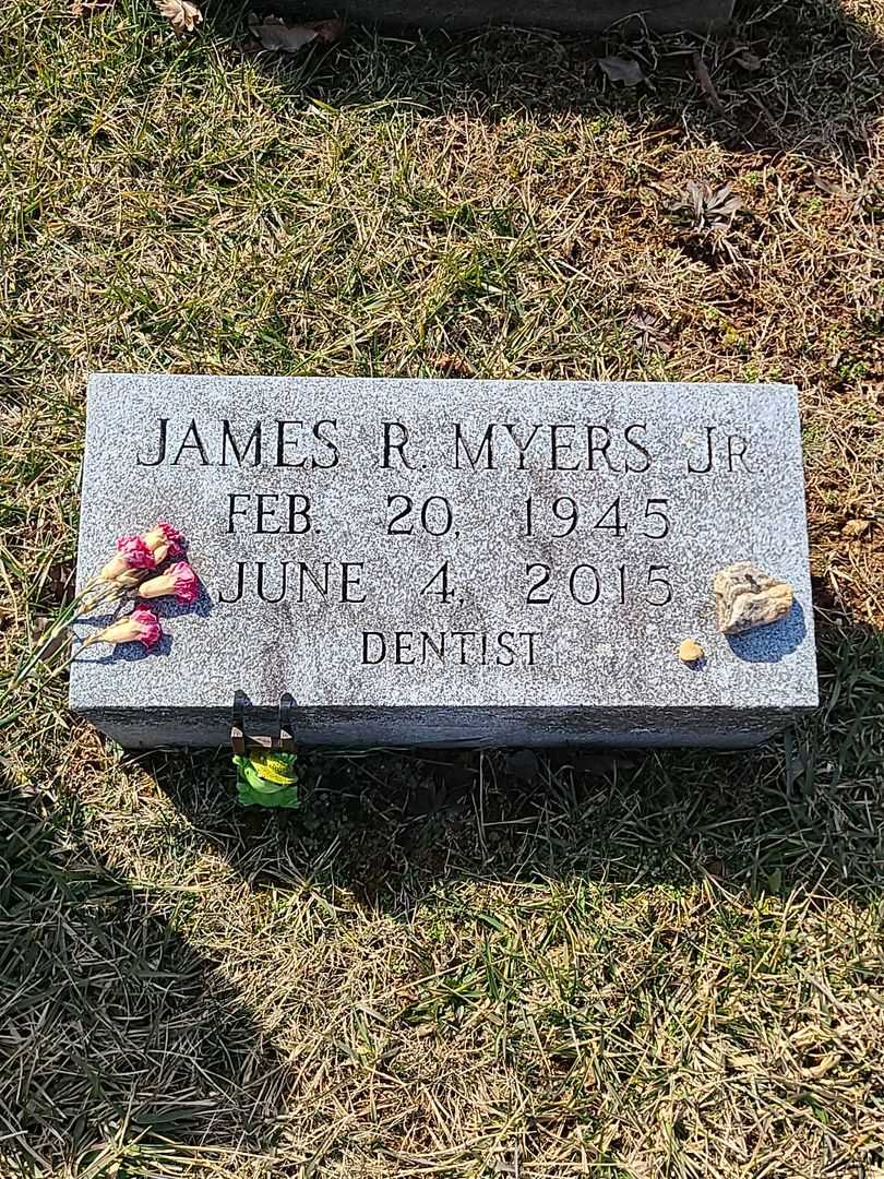 James R. Myers Junior's grave. Photo 3