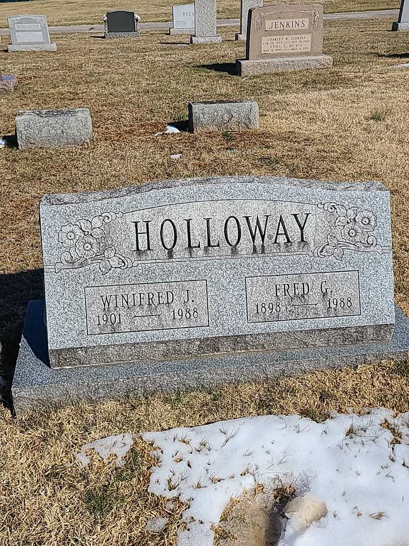 Fred G. Holloway's grave. Photo 1