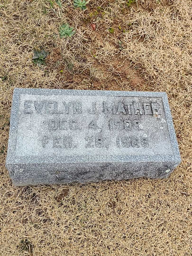 Evelyn J. Mather's grave. Photo 3