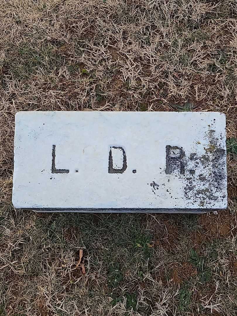 Louise Dallas Roberts's grave. Photo 4