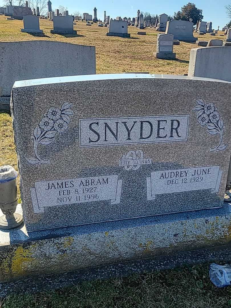 James Abram Snyder's grave. Photo 1