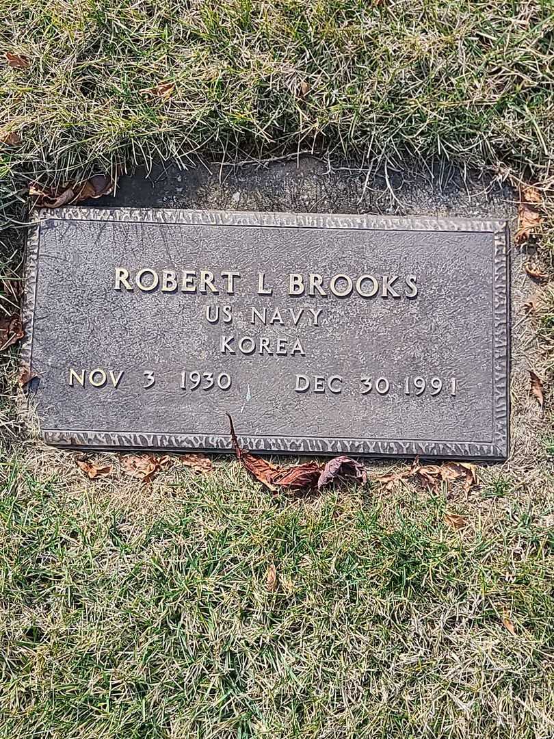 Robert L. Brooks's grave. Photo 3
