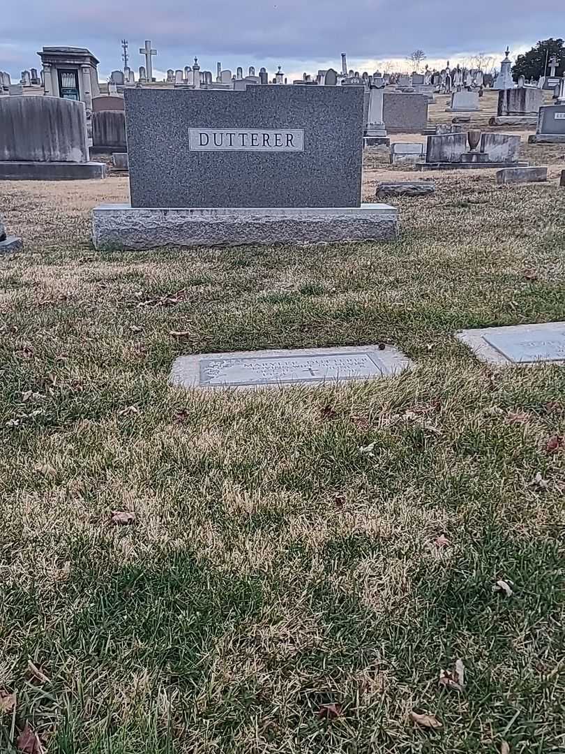 Marylee Dutterer's grave. Photo 3