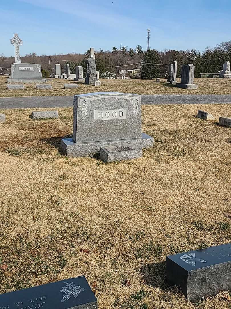Eva P. Hood's grave. Photo 2