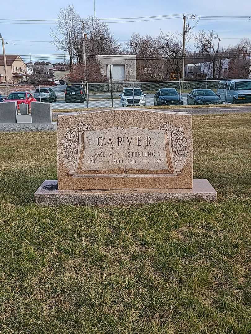 Mae M. Garver's grave. Photo 2