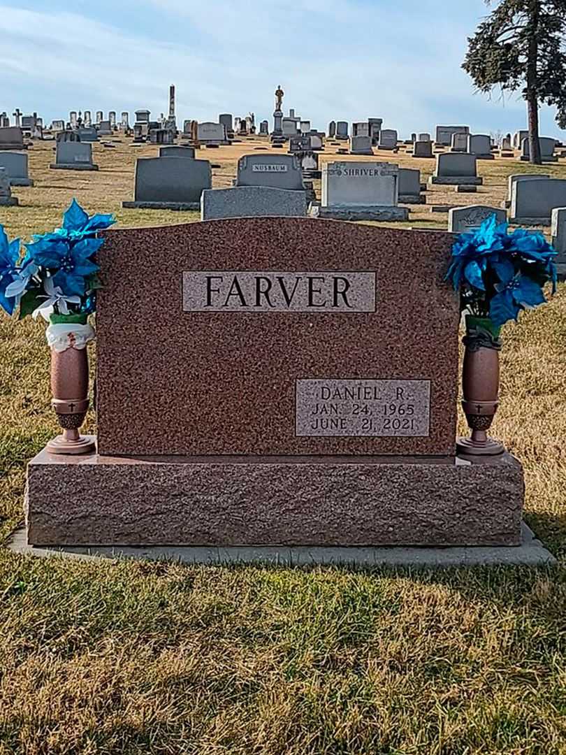 Raymond O. Farver's grave. Photo 1