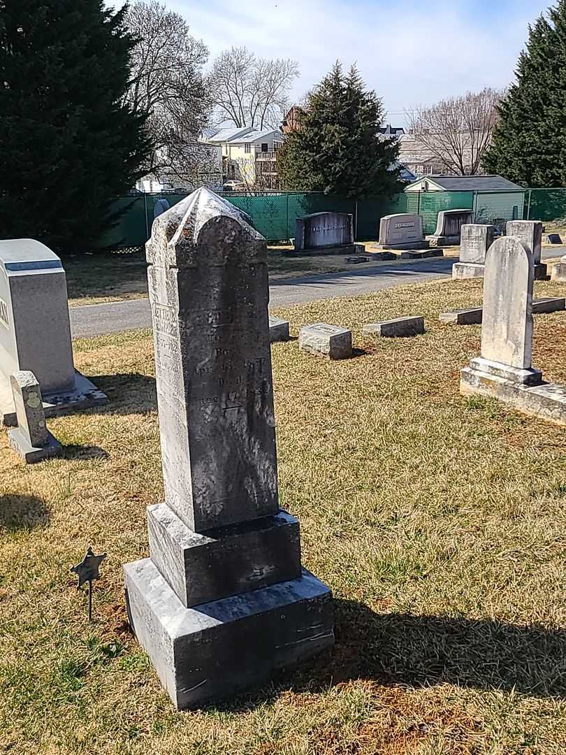 Estell Kuhn's grave. Photo 2