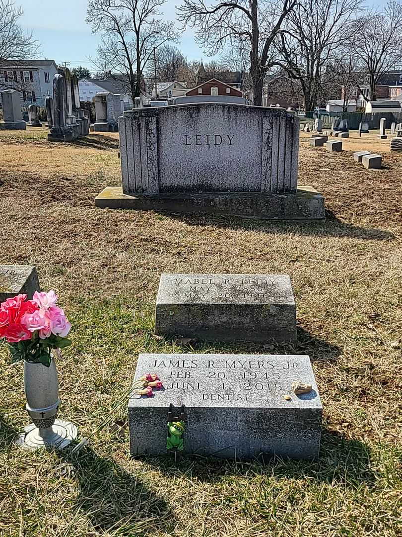 Mabel R. Leidy's grave. Photo 2