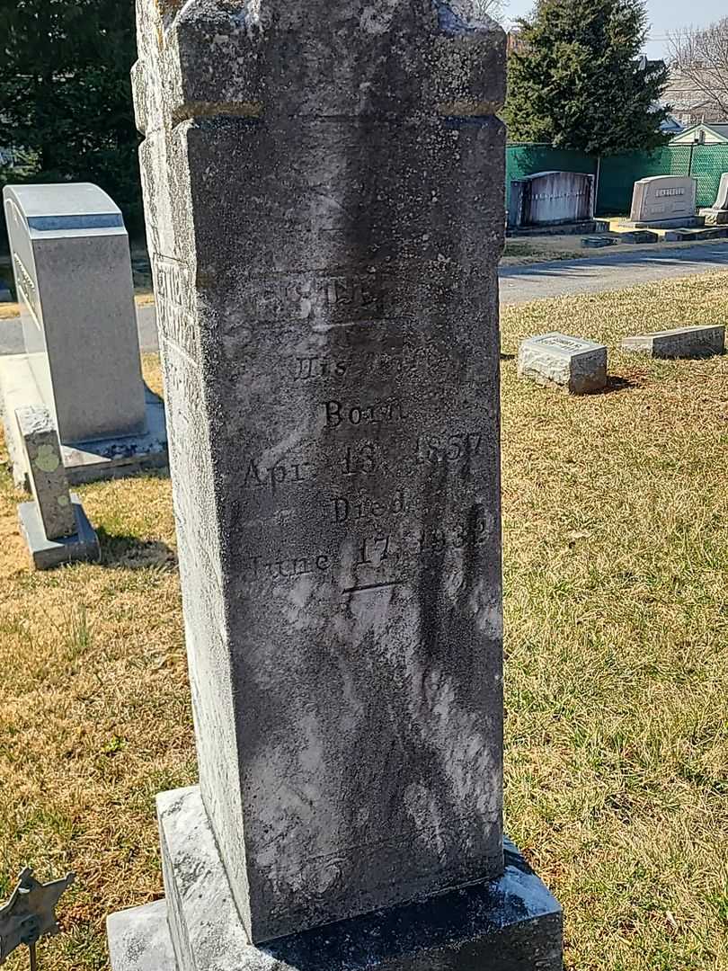 Estell Kuhn's grave. Photo 3