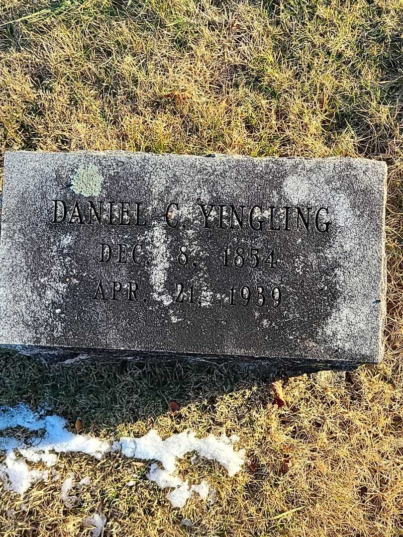 Daniel C. Yingling's grave. Photo 3