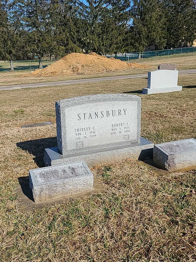 Robert L. Stansbury's grave. Photo 1