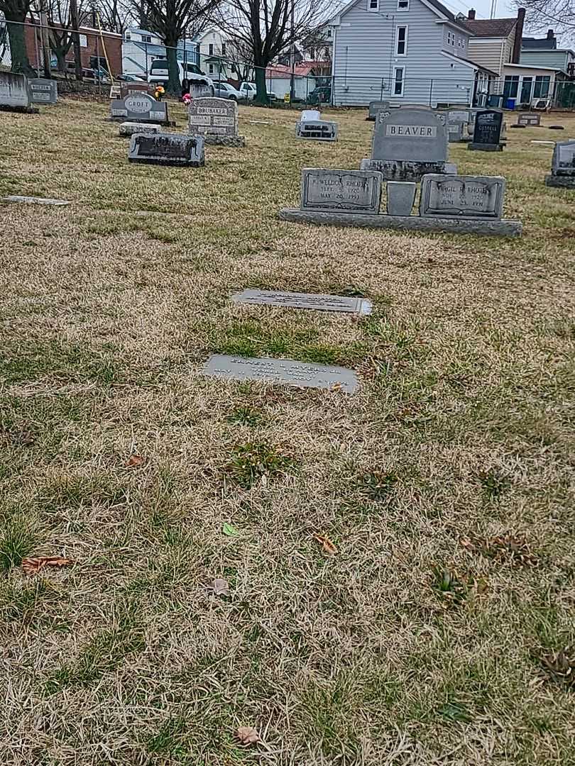 Ernest L. Myers Junior's grave. Photo 2