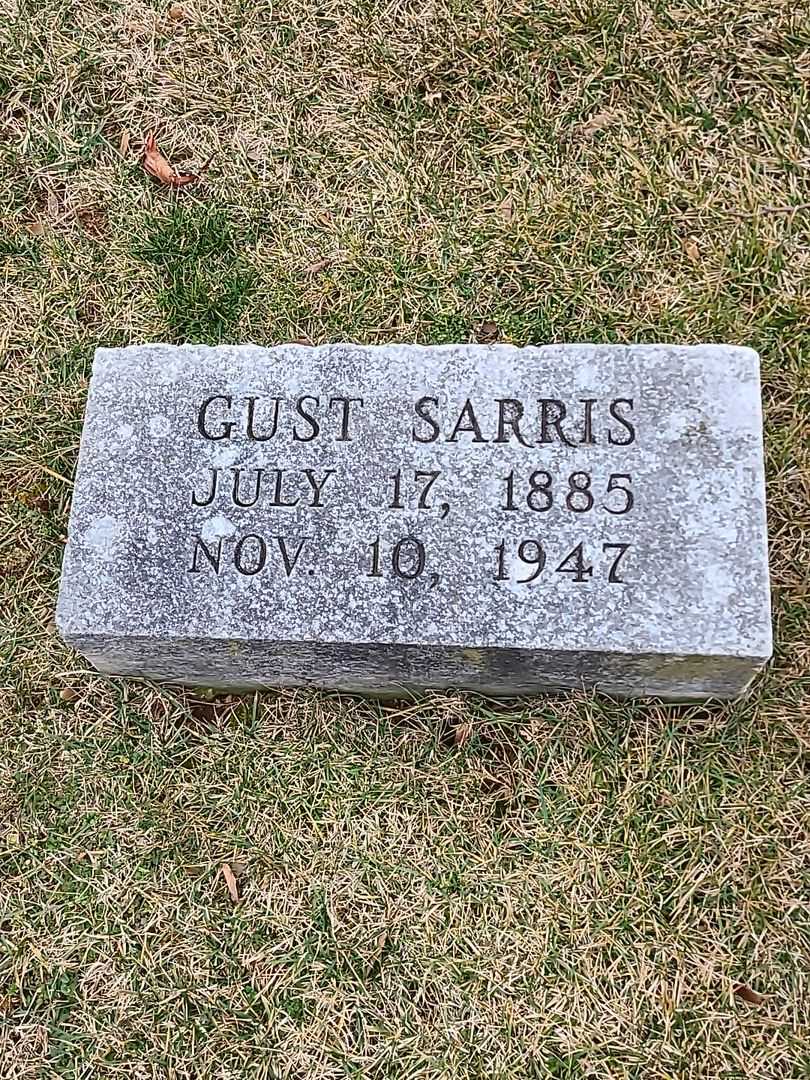 Gust Sarris's grave. Photo 1