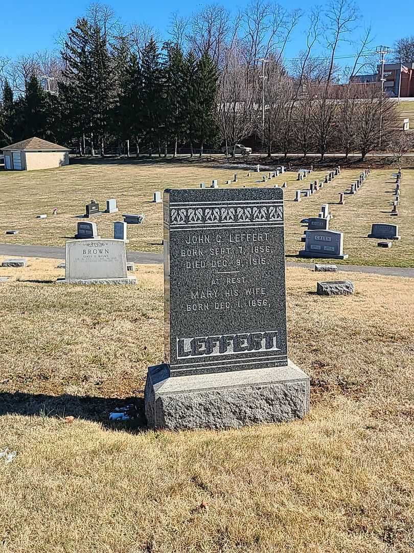 Mary Leffert's grave. Photo 2