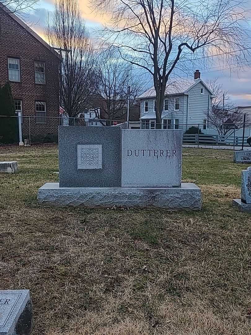 Stewart N. Dutterer's grave. Photo 2