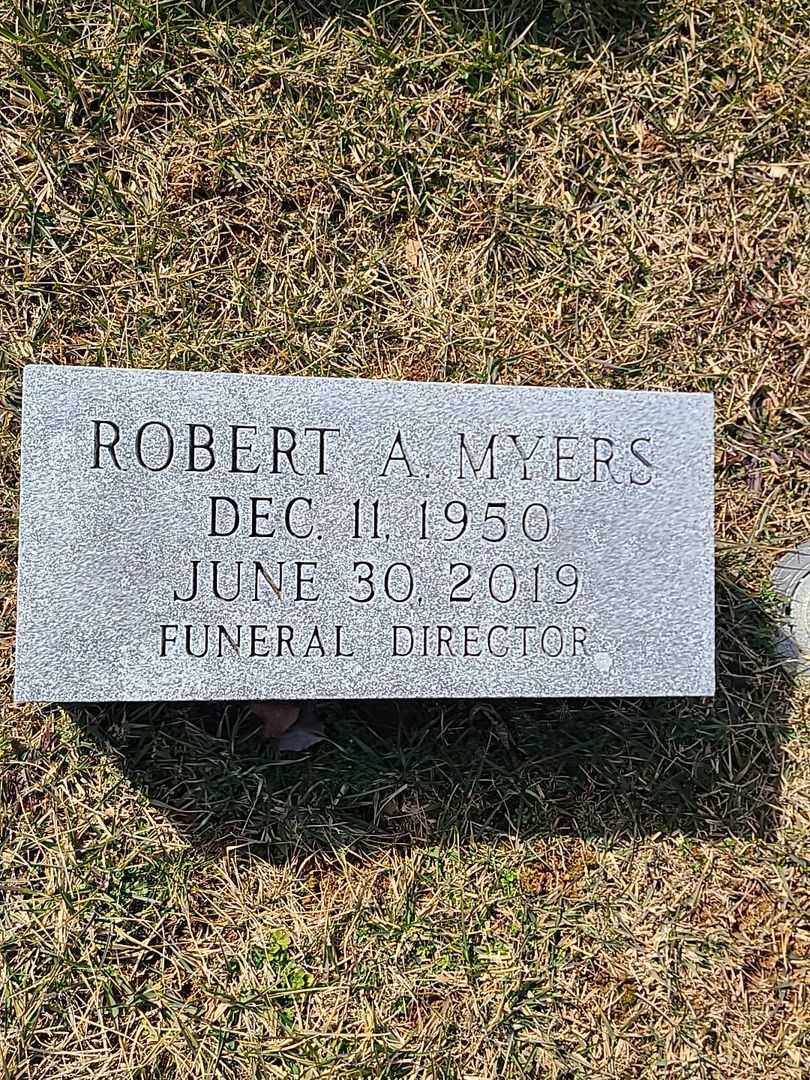 Robert A. Myers's grave. Photo 3