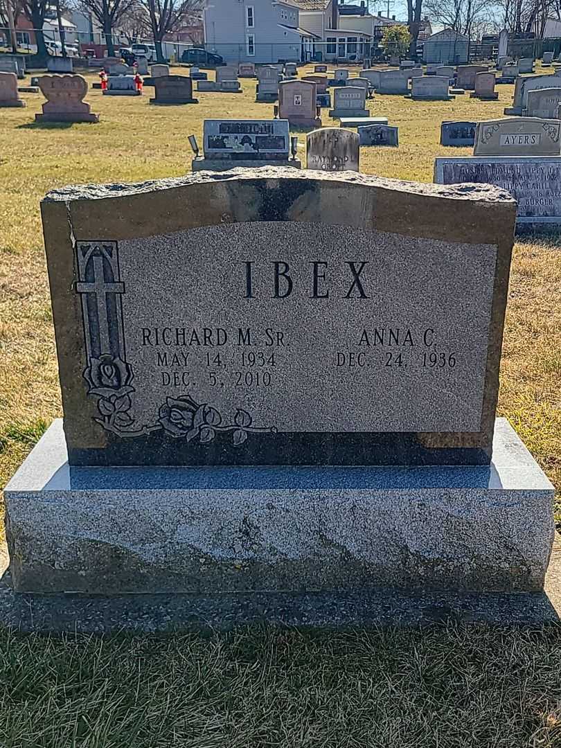 Richard M. Ibex Senior's grave. Photo 1