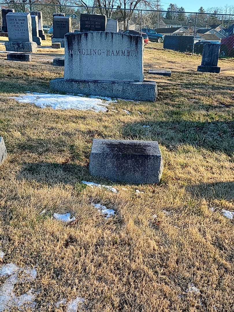 Lucretia Yingling's grave. Photo 2