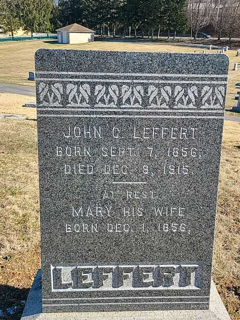 Mary Leffert's grave. Photo 3