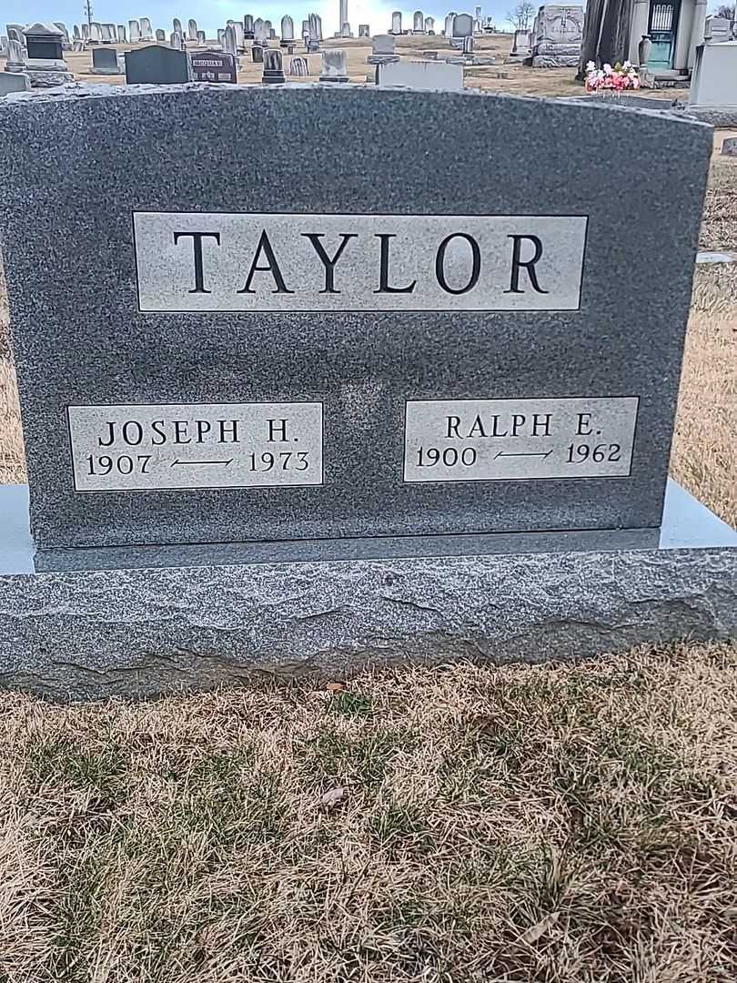 Joseph H. Taylor's grave. Photo 3